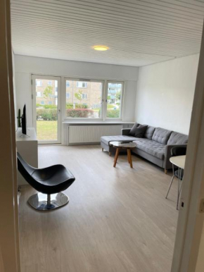 Hyggelig 2 værelses lejlighed - med fri parkering, Norresundby